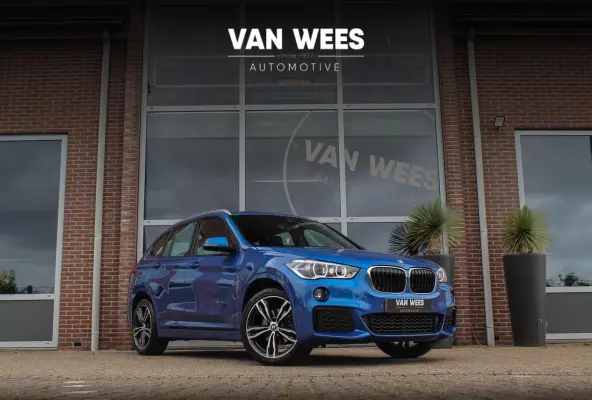 xDrive18d High Executive M Sport | Keyless entry | Camera | Head-up | Navigatie | Stoelverwarming | Alcantara | Park Assistant | LED | Trekhaak | 19 inch | Bluetooth | PDC