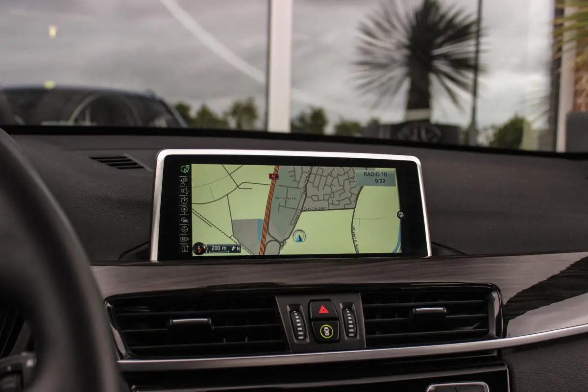 xDrive18d High Executive M Sport | Keyless entry | Camera | Head-up | Navigatie | Stoelverwarming | Alcantara | Park Assistant | LED | Trekhaak | 19 inch | Bluetooth | PDC