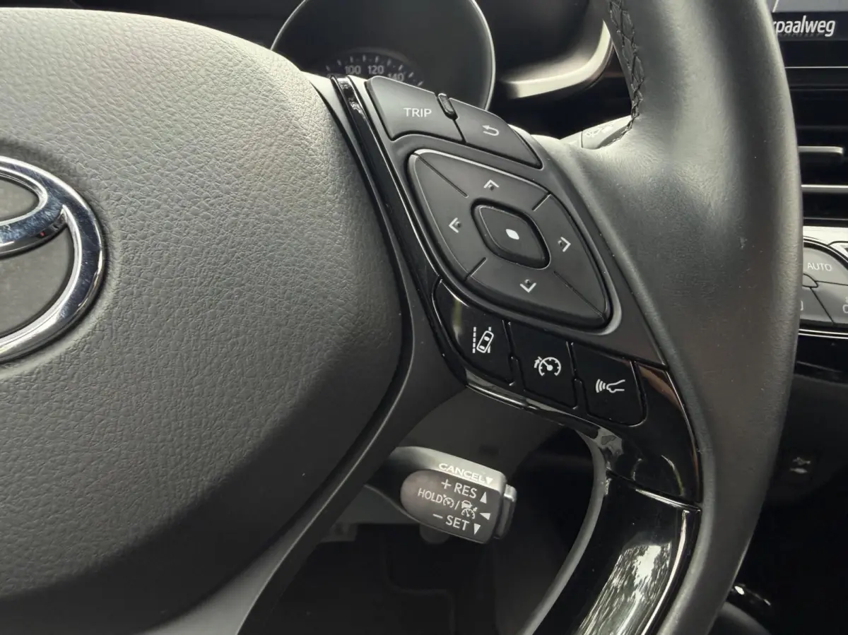 1.8 Hybrid Style - NAVI/ACC/CAMERA/JBL/NAP