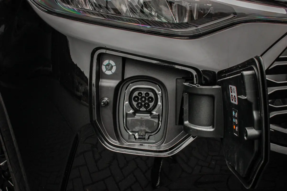 Cust. L2H1 Limited 71 kWh 218PK / JB- EDITON / CAMERA / 370KM RANGE / APPLE CARPLAY /DRIVERS- PACK /FULL OPTION