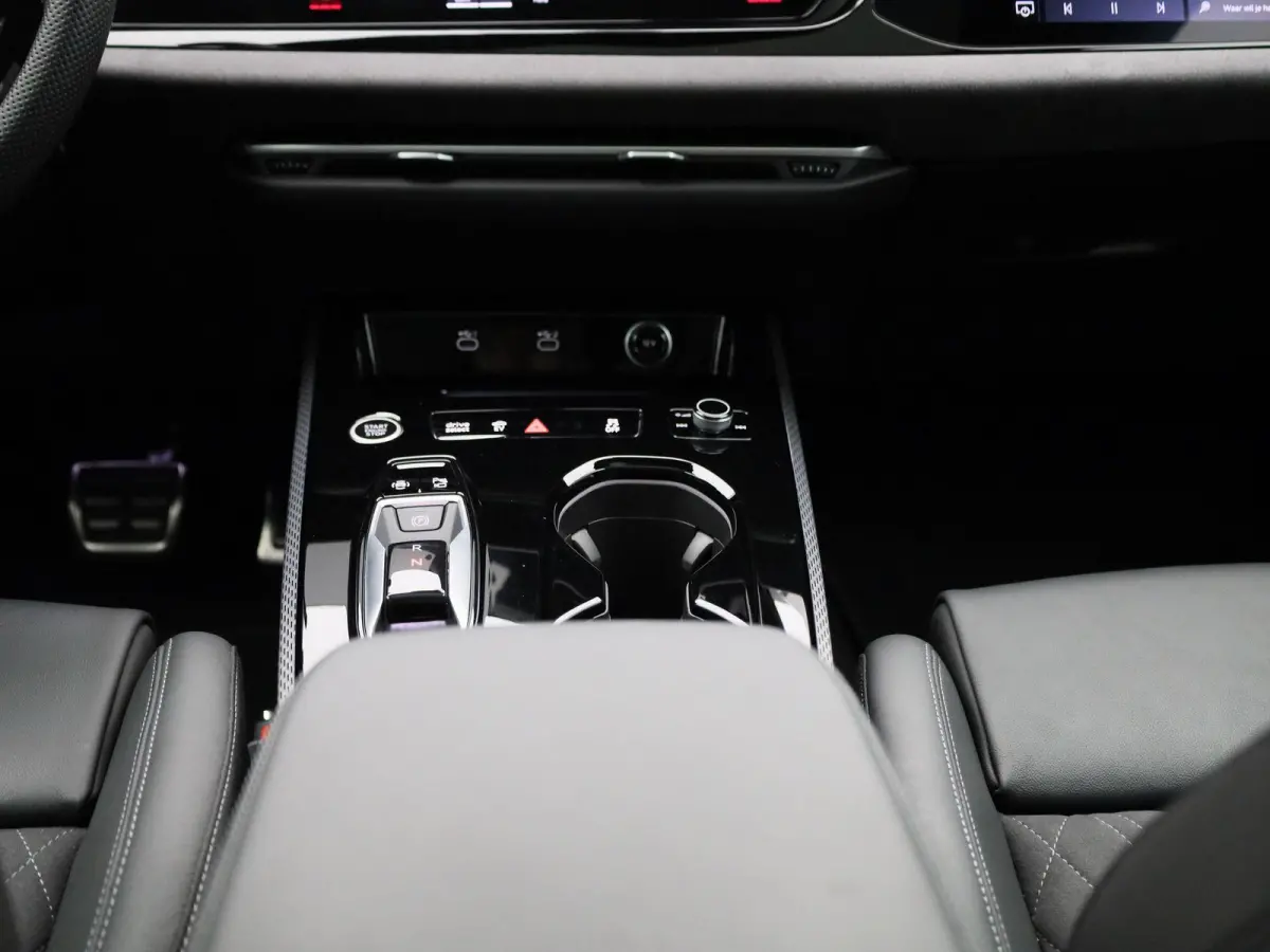 Avant 2.0 quattro S edition Competition 367 PK | S-line | Navigatie | 360 Camera | Panorama Glasdak | Stoelverwarming | Privacy glas | Lichtmetalen velgen |