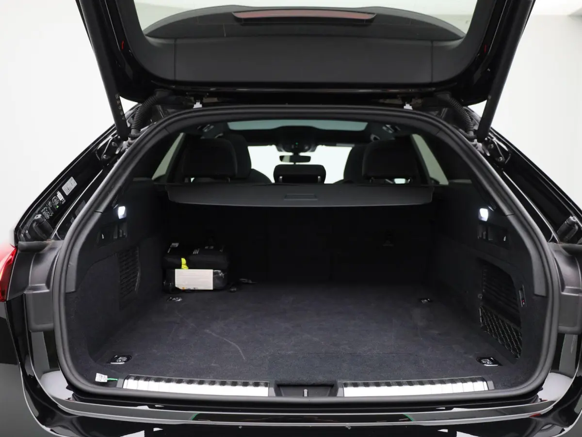Avant 2.0 quattro S edition Competition 367 PK | S-line | Navigatie | 360 Camera | Panorama Glasdak | Stoelverwarming | Privacy glas | Lichtmetalen velgen |