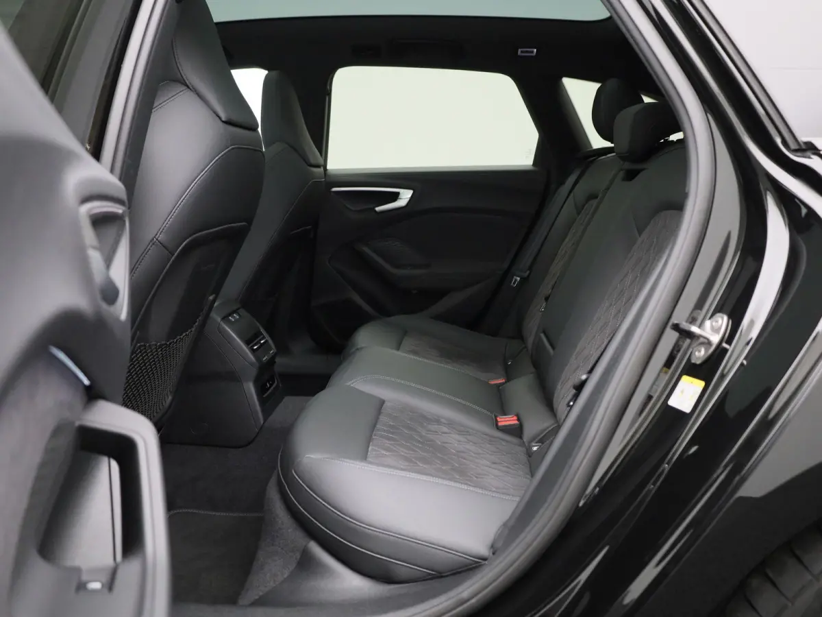 Avant 2.0 quattro S edition Competition 367 PK | S-line | Navigatie | 360 Camera | Panorama Glasdak | Stoelverwarming | Privacy glas | Lichtmetalen velgen |