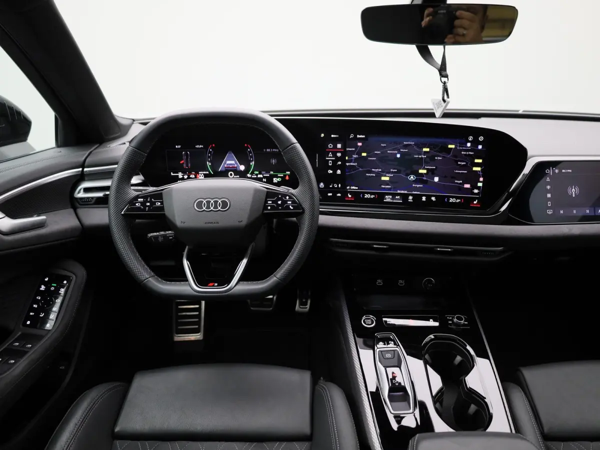 Avant 2.0 quattro S edition Competition 367 PK | S-line | Navigatie | 360 Camera | Panorama Glasdak | Stoelverwarming | Privacy glas | Lichtmetalen velgen |