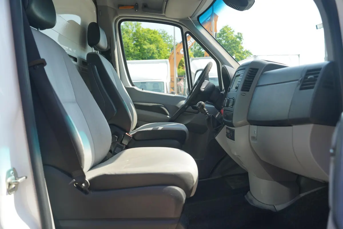2.0 TDI 163 pk Bakwagen met Laadklep en Zijdeur R Airco, Cruise Control, Trekhaak 3.500 kg, 2-Zits