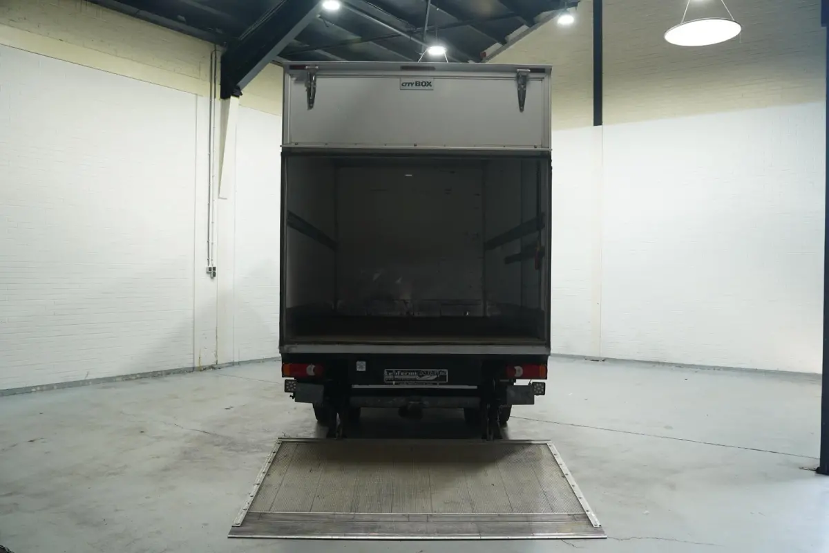 2.0 TDI 163 pk Bakwagen met Laadklep en Zijdeur R Airco, Cruise Control, Trekhaak 3.500 kg, 2-Zits