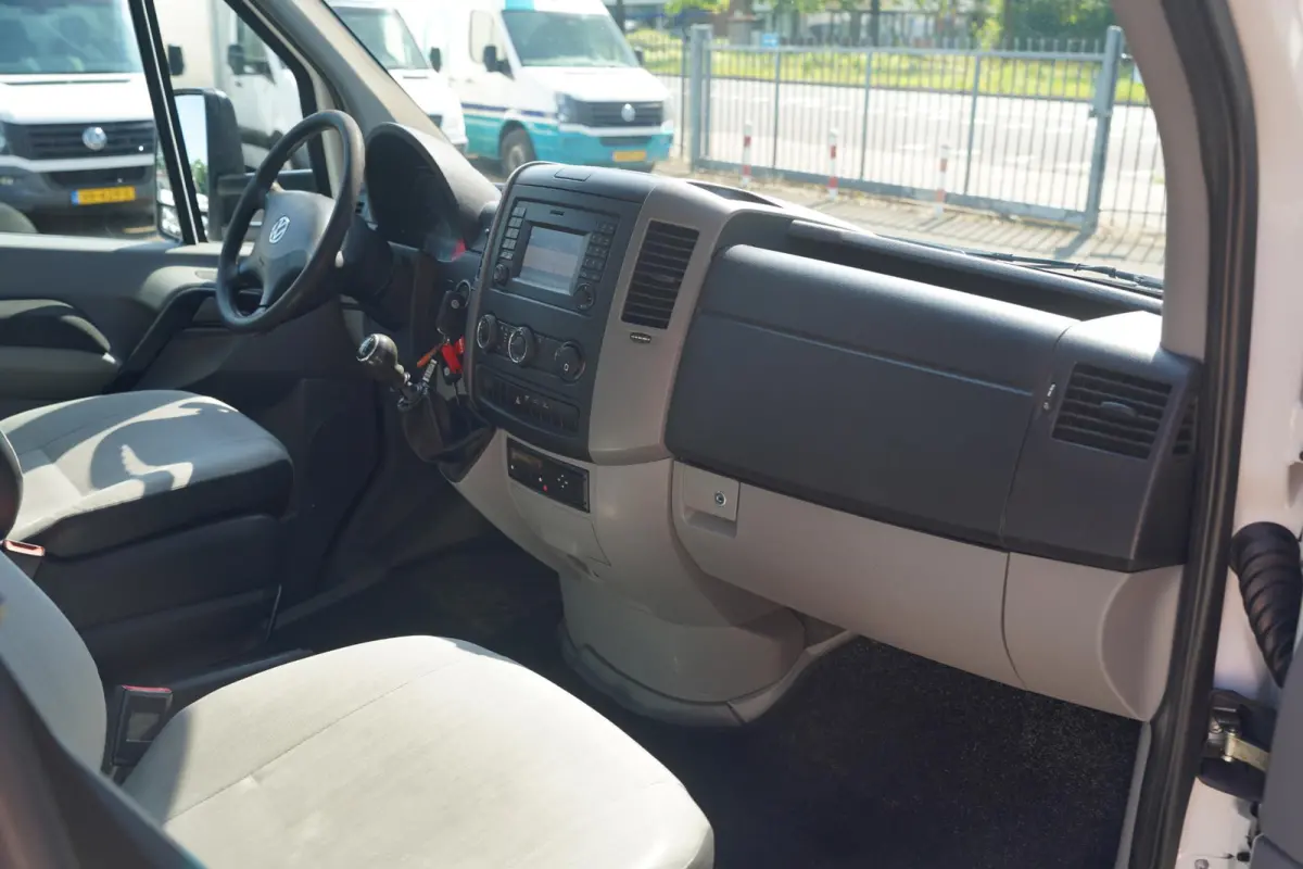 2.0 TDI 163 pk Bakwagen met Laadklep en Zijdeur R Airco, Cruise Control, Trekhaak 3.500 kg, 2-Zits