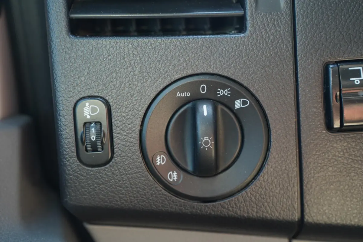 2.0 TDI 163 pk Bakwagen met Laadklep en Zijdeur R Airco, Cruise Control, Trekhaak 3.500 kg, 2-Zits