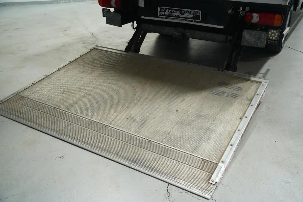 2.0 TDI 163 pk Bakwagen met Laadklep en Zijdeur R Airco, Cruise Control, Trekhaak 3.500 kg, 2-Zits