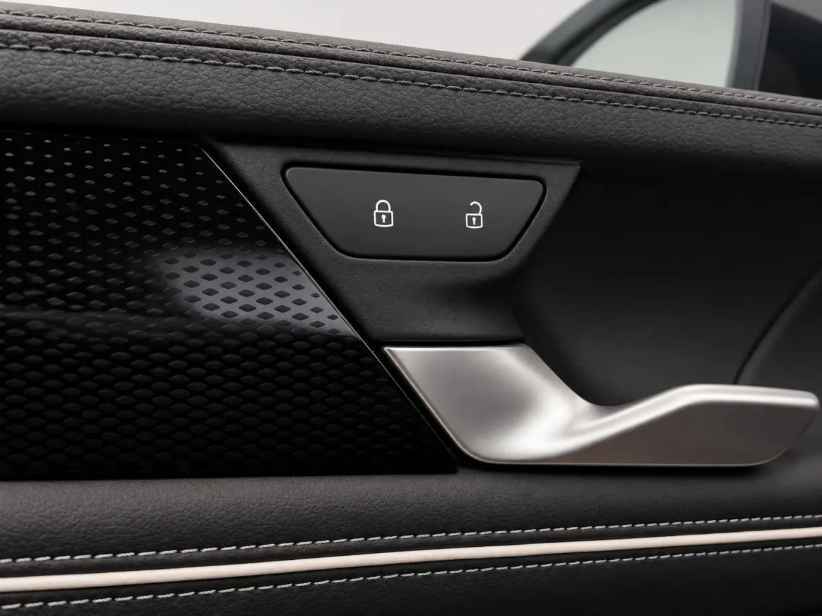 1.5 eTSI Business Navigatie Apple Carplay Android Auto Camera Parkeerhulp Adaptive Cruise Control Stoel- en stuurverwarming Memory stoelen Virtual Cockpit Climate Control