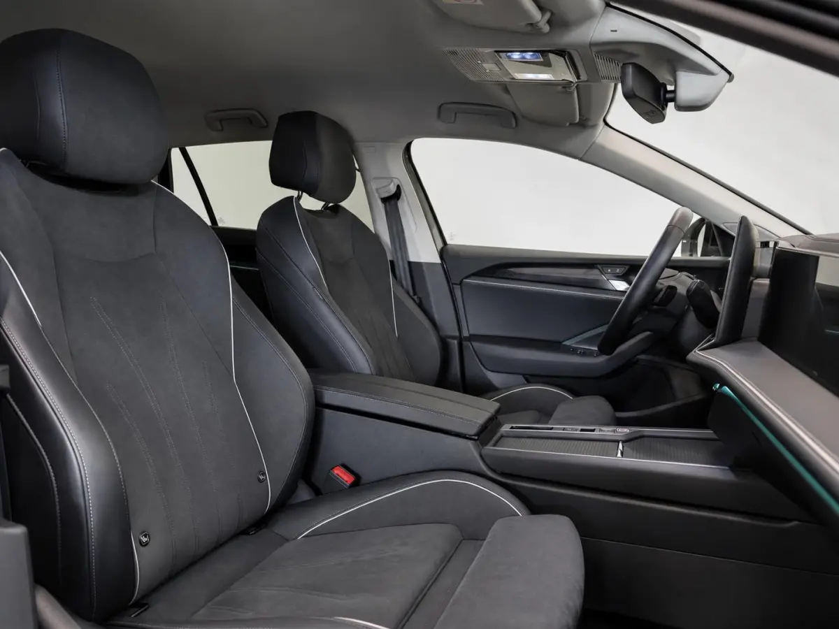 1.5 eTSI Business Navigatie Apple Carplay Android Auto Camera Parkeerhulp Adaptive Cruise Control Stoel- en stuurverwarming Memory stoelen Virtual Cockpit Climate Control
