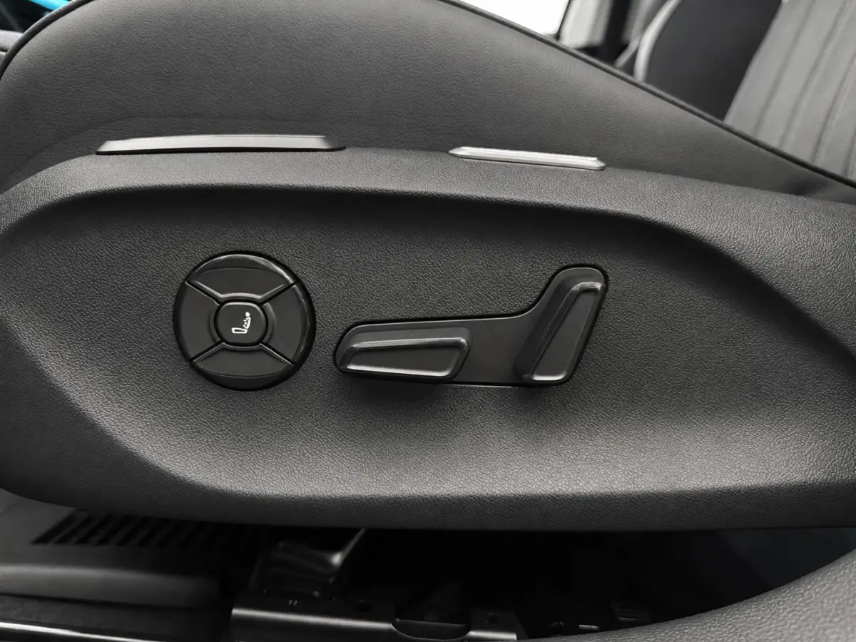 1.5 eTSI Business Navigatie Apple Carplay Android Auto Camera Parkeerhulp Adaptive Cruise Control Stoel- en stuurverwarming Memory stoelen Virtual Cockpit Climate Control