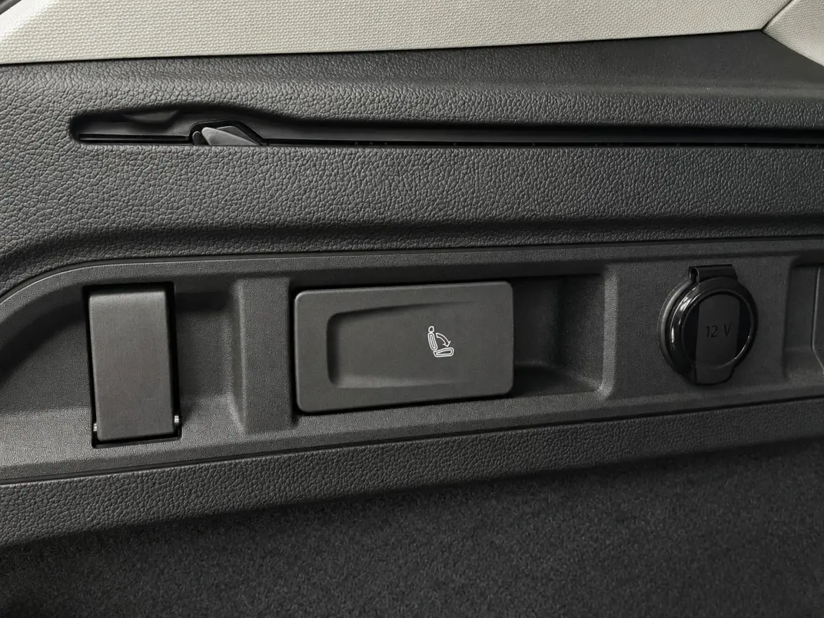 1.5 eTSI Business Navigatie Apple Carplay Android Auto Camera Parkeerhulp Adaptive Cruise Control Stoel- en stuurverwarming Memory stoelen Virtual Cockpit Climate Control