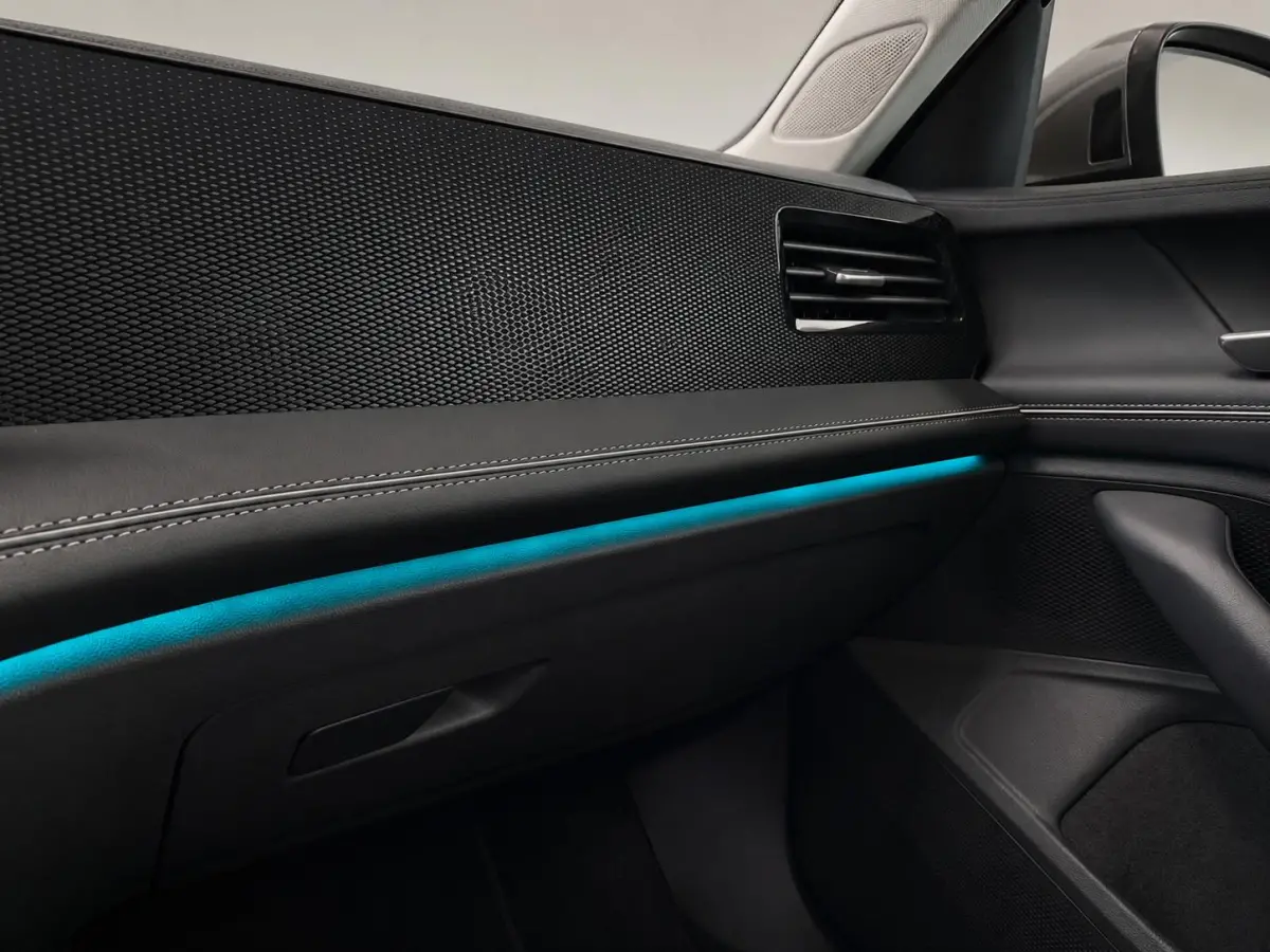 1.5 eTSI Business Navigatie Apple Carplay Android Auto Camera Parkeerhulp Adaptive Cruise Control Stoel- en stuurverwarming Memory stoelen Virtual Cockpit Climate Control