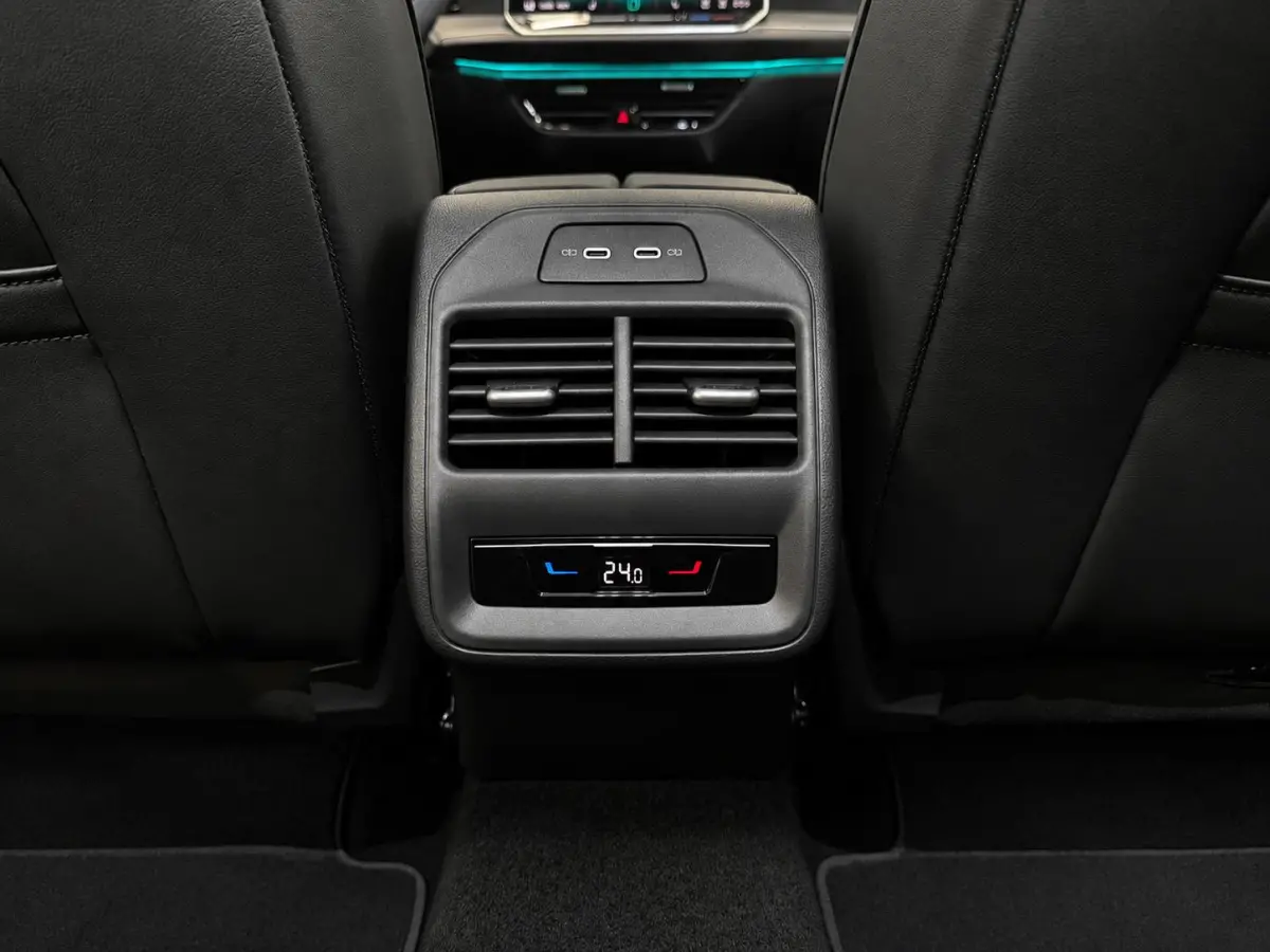 1.5 eTSI Business Navigatie Apple Carplay Android Auto Camera Parkeerhulp Adaptive Cruise Control Stoel- en stuurverwarming Memory stoelen Virtual Cockpit Climate Control