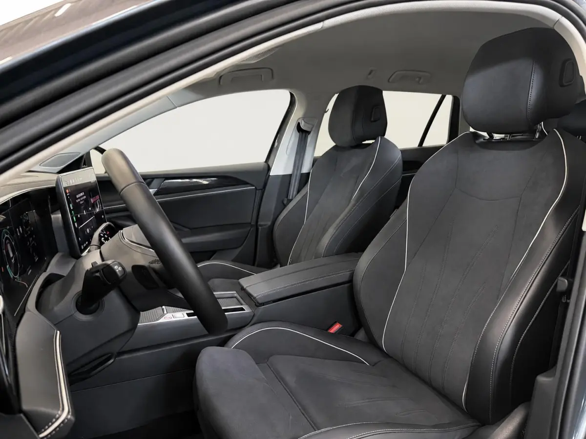 1.5 eTSI Business Navigatie Apple Carplay Android Auto Camera Parkeerhulp Adaptive Cruise Control Stoel- en stuurverwarming Memory stoelen Virtual Cockpit Climate Control