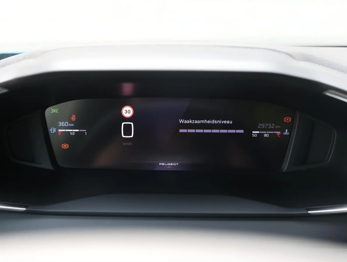 1.2 100pk Allure | Parkeersensoren voor en achter | 17"velgen | Apple Carplay en Android Auto