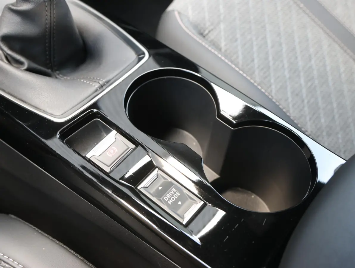1.2 100pk Allure | Parkeersensoren voor en achter | 17"velgen | Apple Carplay en Android Auto