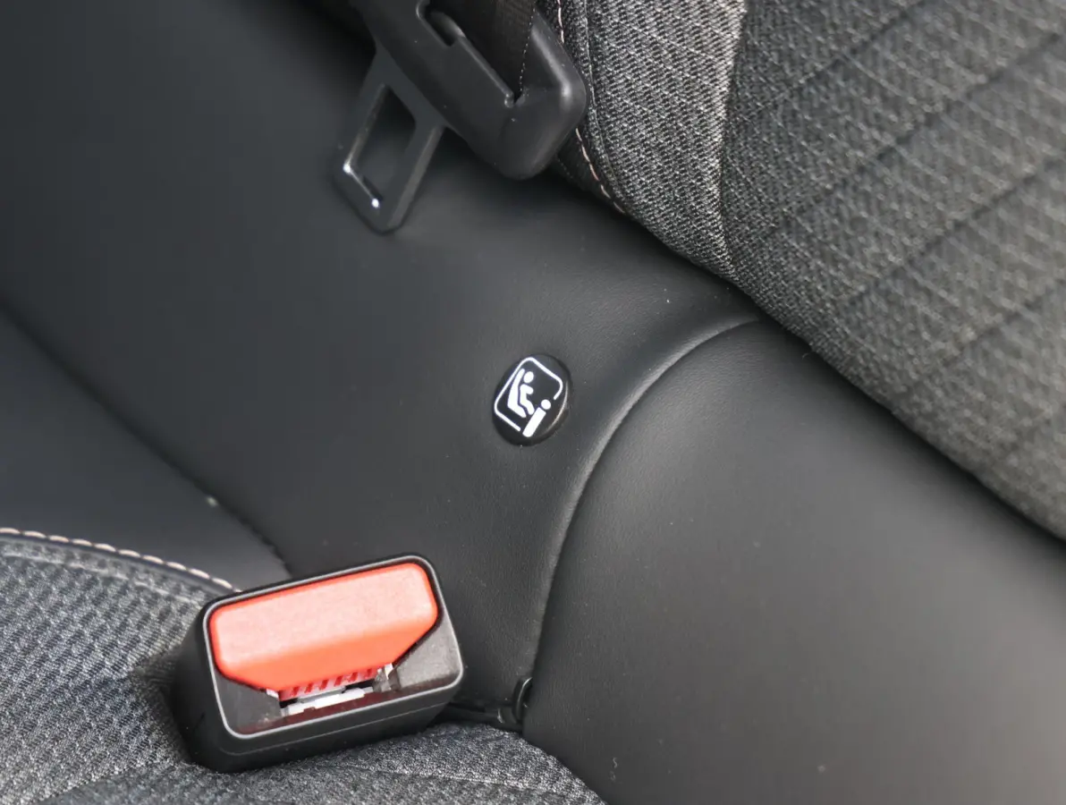 1.2 100pk Allure | Parkeersensoren voor en achter | 17"velgen | Apple Carplay en Android Auto