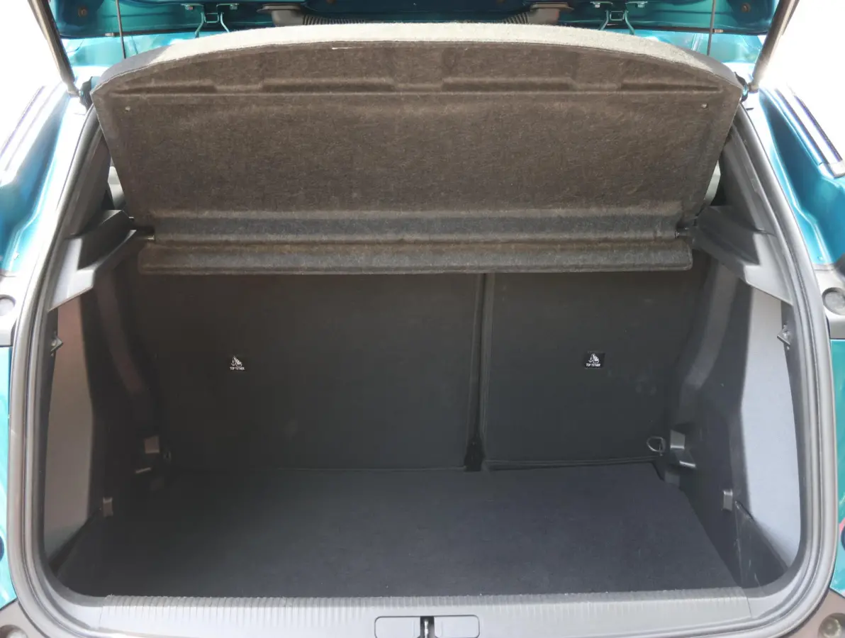 1.2 100pk Allure | Parkeersensoren voor en achter | 17"velgen | Apple Carplay en Android Auto