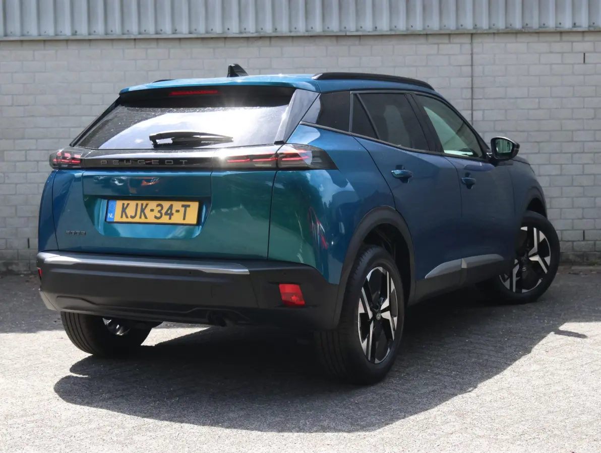 1.2 100pk Allure | Parkeersensoren voor en achter | 17"velgen | Apple Carplay en Android Auto