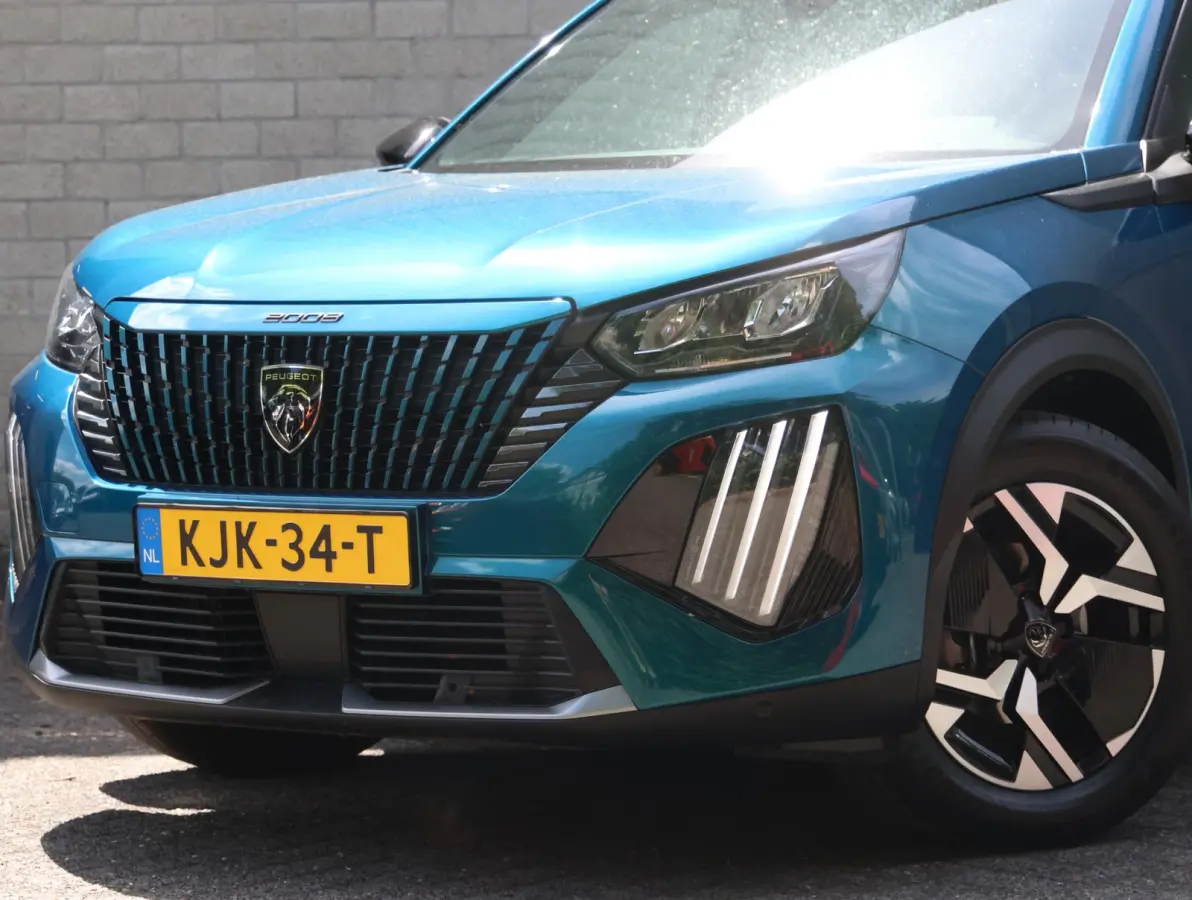 1.2 100pk Allure | Parkeersensoren voor en achter | 17"velgen | Apple Carplay en Android Auto