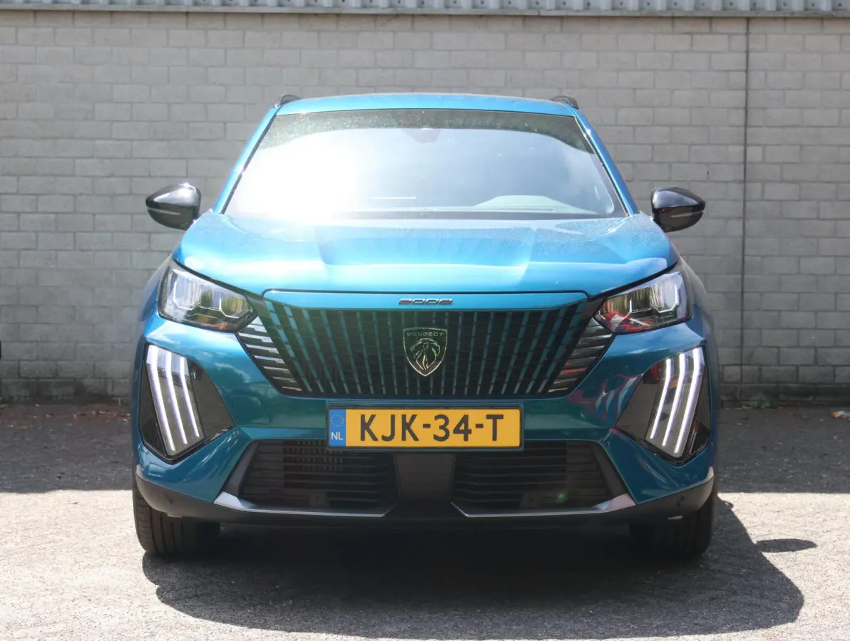 1.2 100pk Allure | Parkeersensoren voor en achter | 17"velgen | Apple Carplay en Android Auto