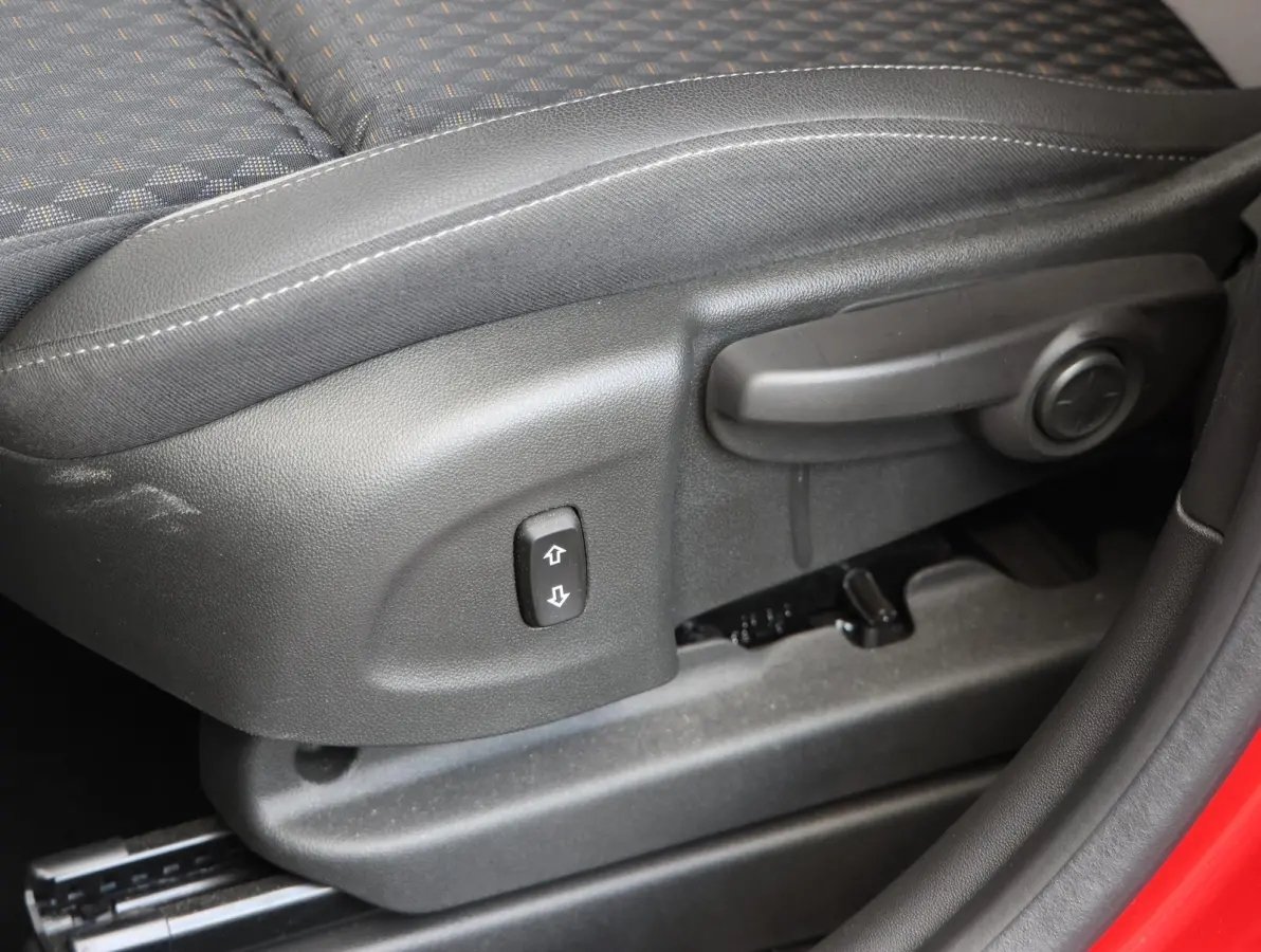 1.2 130pk Automaat Innovation | Trekhaak | AGR stoelen | Camera en parkeersensoren rondom | Stuur- en stoelverwarming