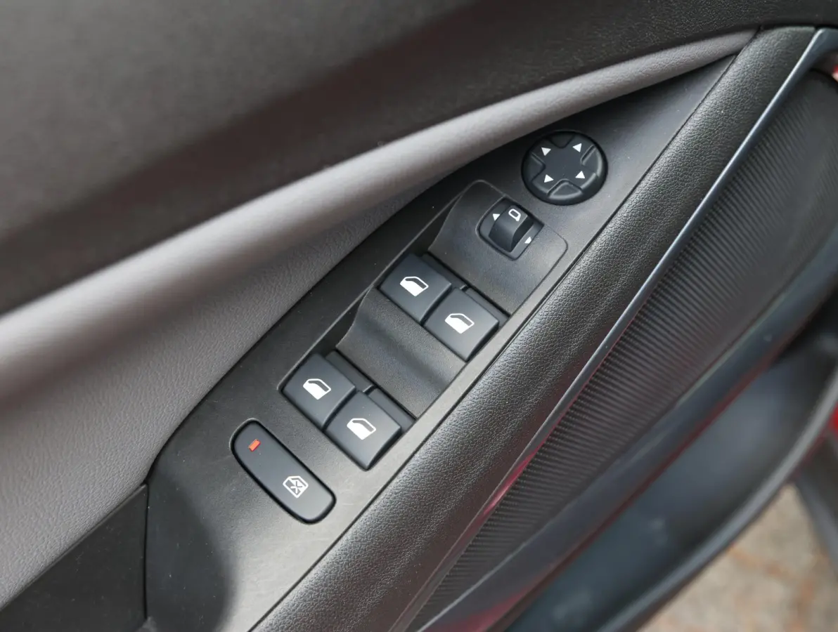 1.2 130pk Automaat Innovation | Trekhaak | AGR stoelen | Camera en parkeersensoren rondom | Stuur- en stoelverwarming