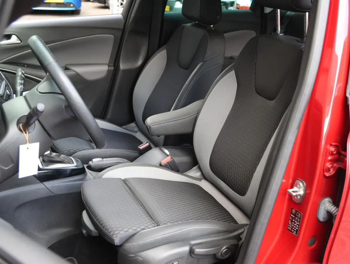1.2 130pk Automaat Innovation | Trekhaak | AGR stoelen | Camera en parkeersensoren rondom | Stuur- en stoelverwarming