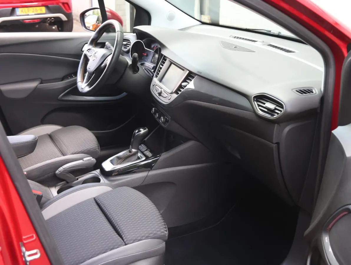1.2 130pk Automaat Innovation | Trekhaak | AGR stoelen | Camera en parkeersensoren rondom | Stuur- en stoelverwarming