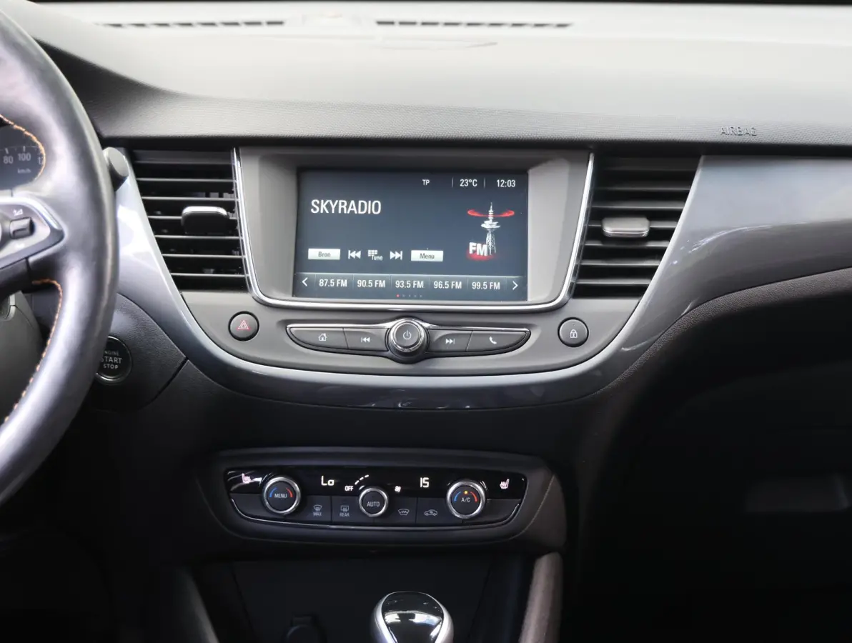 1.2 130pk Automaat Innovation | Trekhaak | AGR stoelen | Camera en parkeersensoren rondom | Stuur- en stoelverwarming