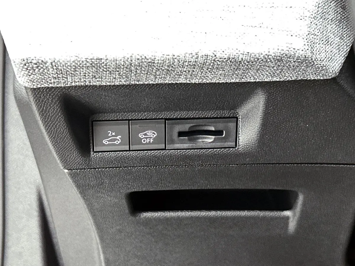 230pk GT Long Range 97 kWh Automaat | Accu 100% | Navigatie | Schuif/Kantel Dak | Elektrische Stoelen | Camera Voor + Achter | Warmtepomp |  HiFi Focal |