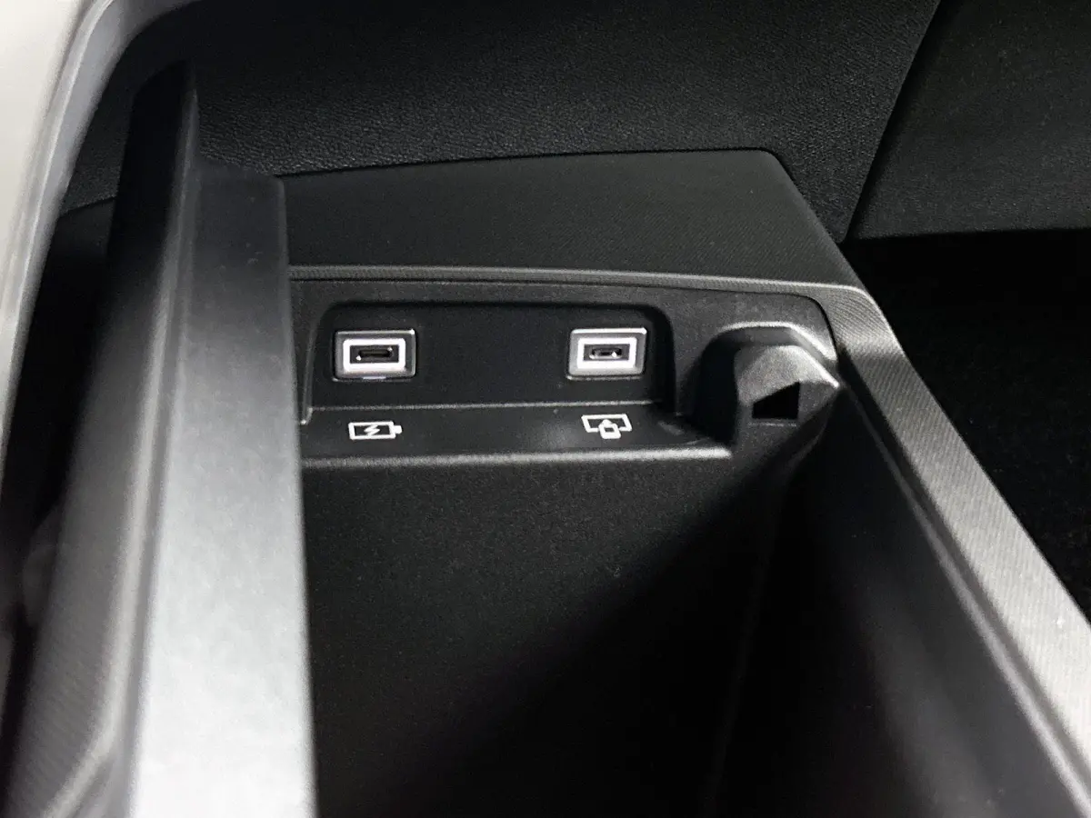 230pk GT Long Range 97 kWh Automaat | Accu 100% | Navigatie | Schuif/Kantel Dak | Elektrische Stoelen | Camera Voor + Achter | Warmtepomp |  HiFi Focal |