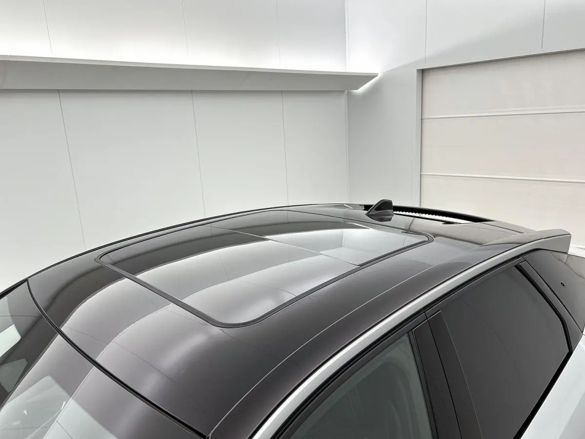 230pk GT Long Range 97 kWh Automaat | Accu 100% | Navigatie | Schuif/Kantel Dak | Elektrische Stoelen | Camera Voor + Achter | Warmtepomp |  HiFi Focal |