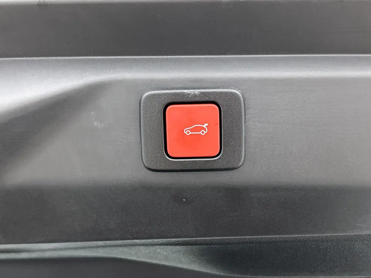 230pk GT Long Range 97 kWh Automaat | Accu 100% | Navigatie | Schuif/Kantel Dak | Elektrische Stoelen | Camera Voor + Achter | Warmtepomp |  HiFi Focal |