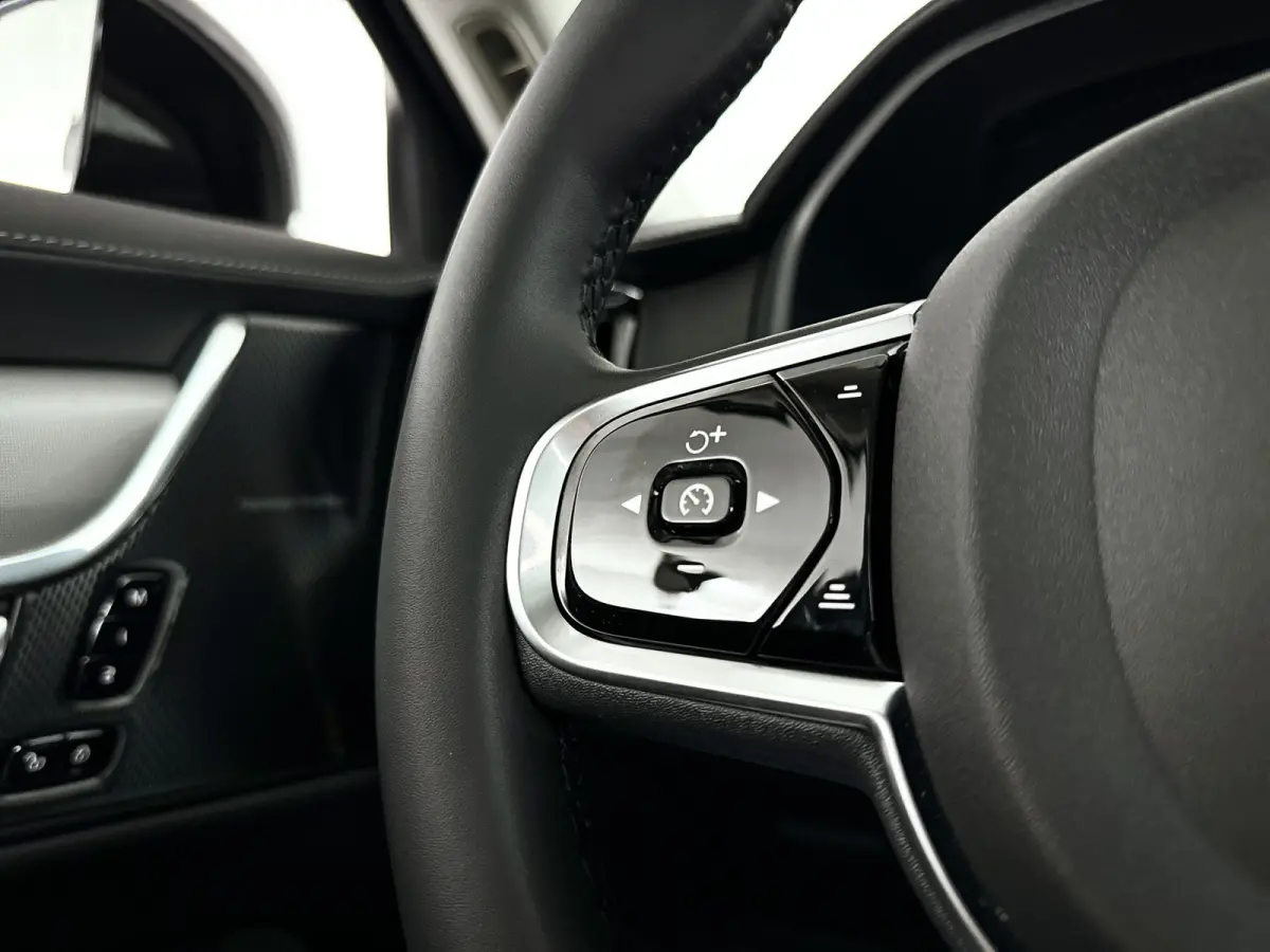 T8 AWD Plus Bright | Panoramadak | 360° camera | Harman Kardon | Stoel- en Stuurverwarming | Trekhaak