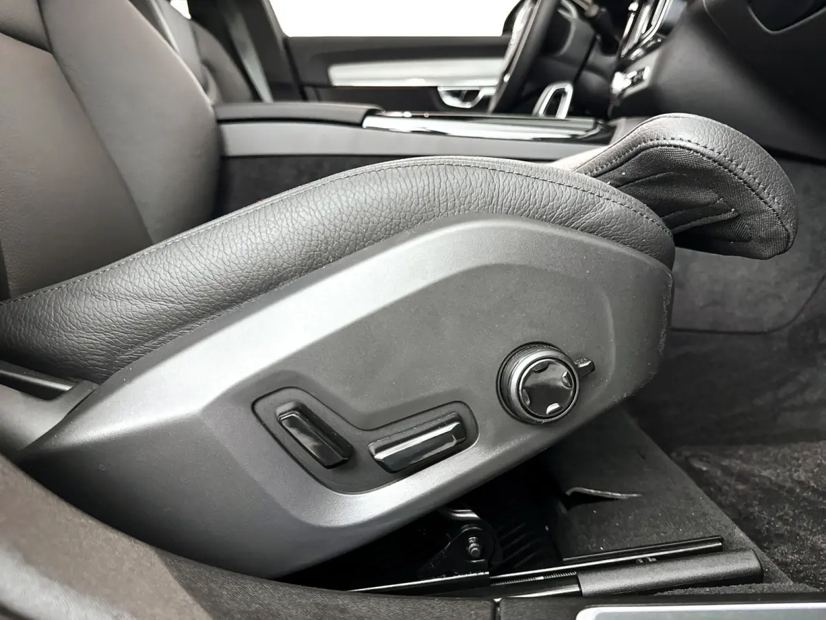 T8 AWD Plus Bright | Panoramadak | 360° camera | Harman Kardon | Stoel- en Stuurverwarming | Trekhaak