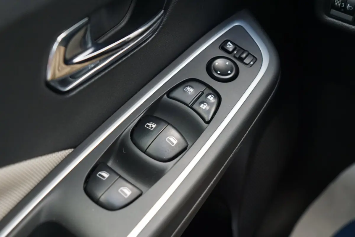 1.0 IG-T 100pk N-Connecta - Solid White - Carplay/Nav/Camera