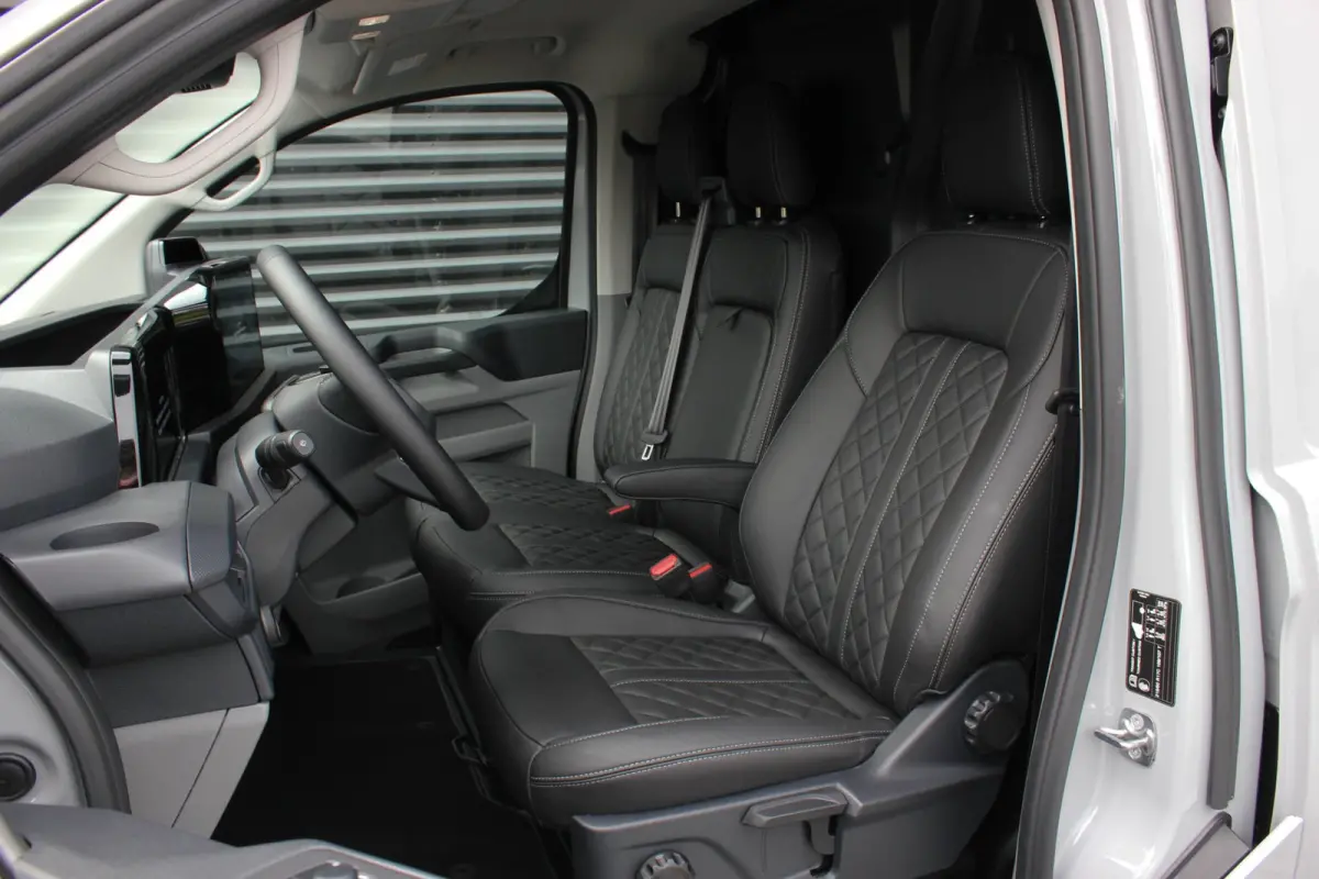 Cust. 340 L2H1 Limited 71 kWh 218PK / JB- EDITON / CAMERA / 370KM RANGE /APPLE CARPLAY /DRIVERS- PACK /FULL OPTIONS