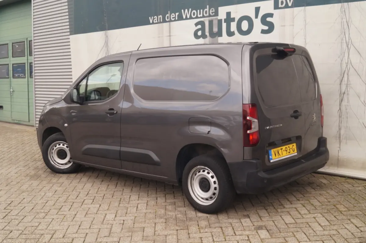 1.5 BlueHDI Asphalt -NAVI-CAM-DAB-