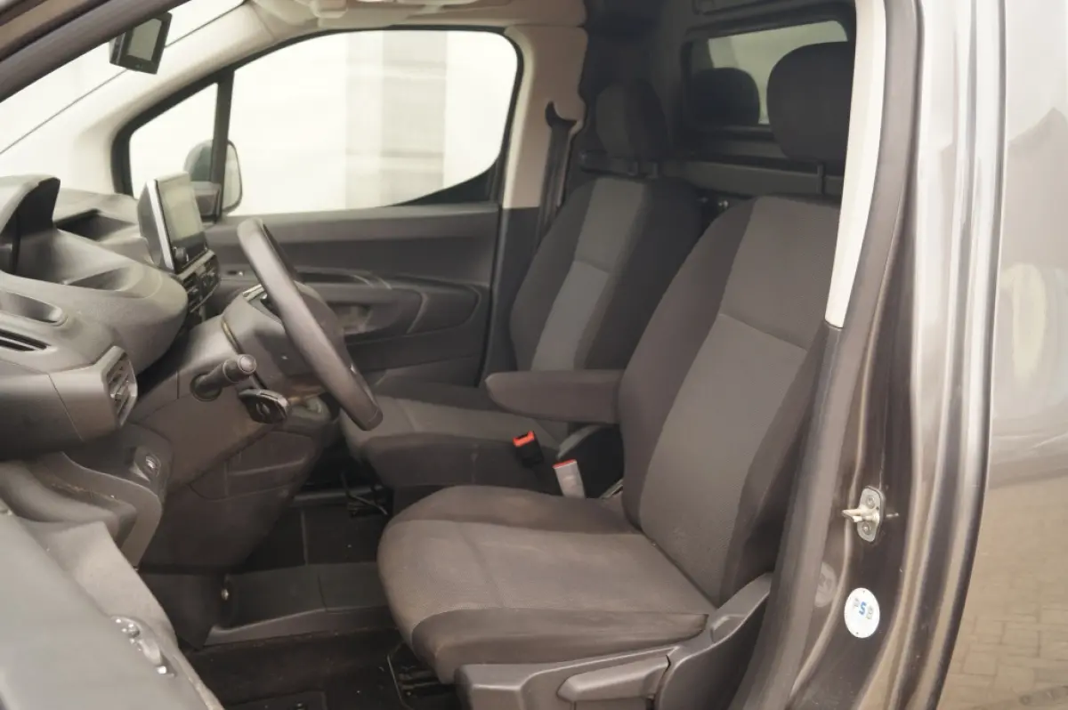 1.5 BlueHDI Asphalt -NAVI-CAM-DAB-