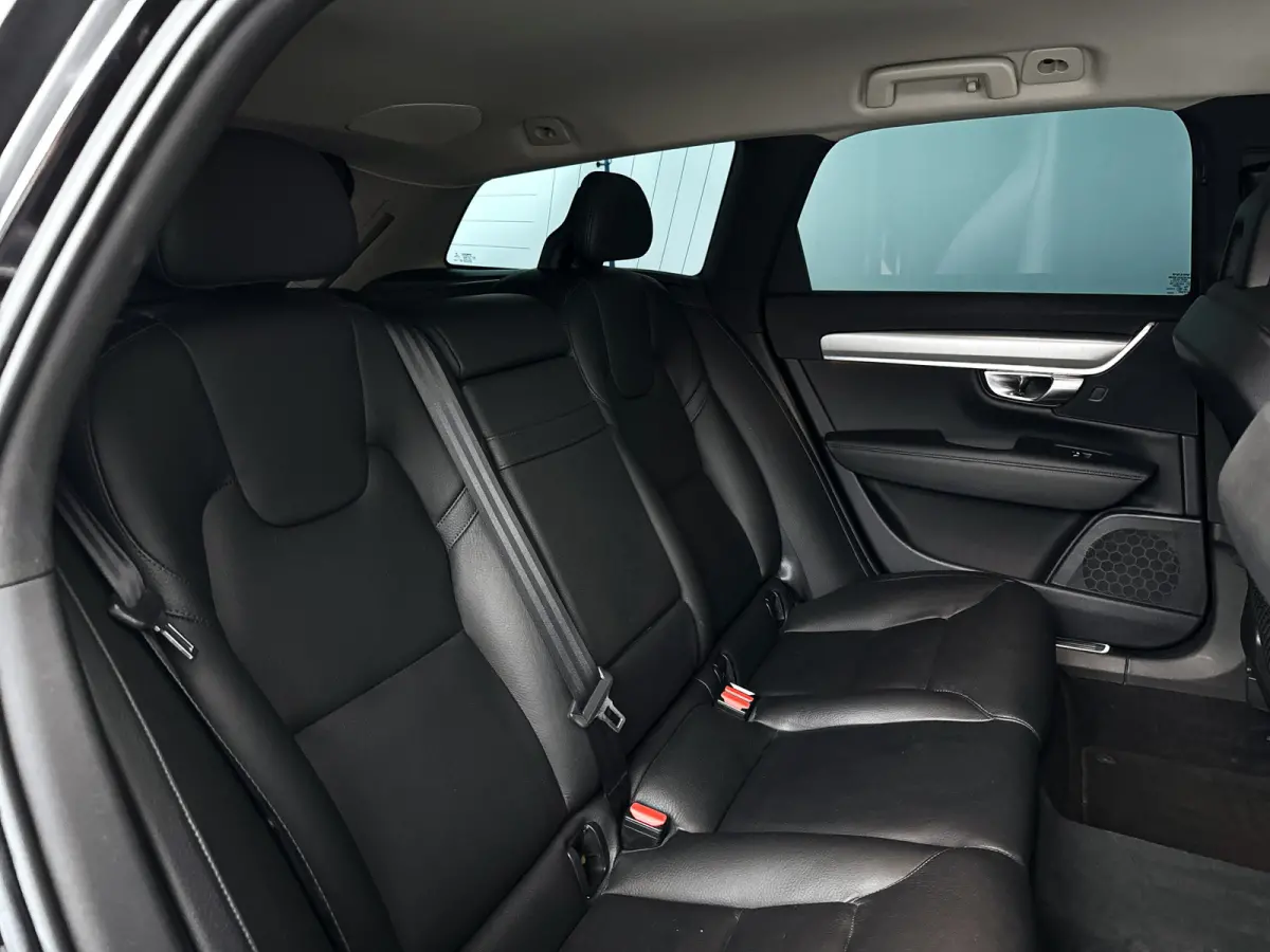 T5 Momentum | Park assist | Stoelverwarming | Cruise control | Navigatie