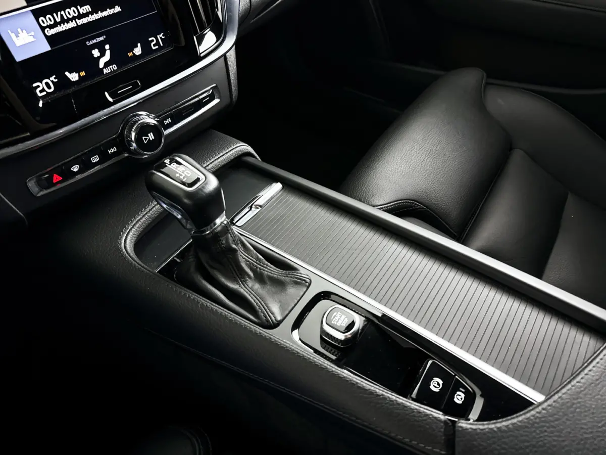 T5 Momentum | Park assist | Stoelverwarming | Cruise control | Navigatie