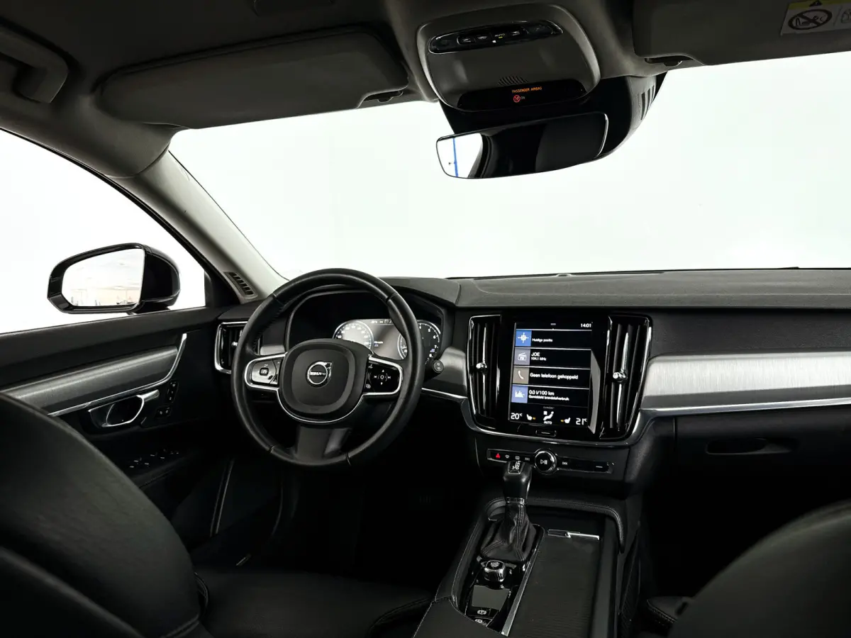 T5 Momentum | Park assist | Stoelverwarming | Cruise control | Navigatie