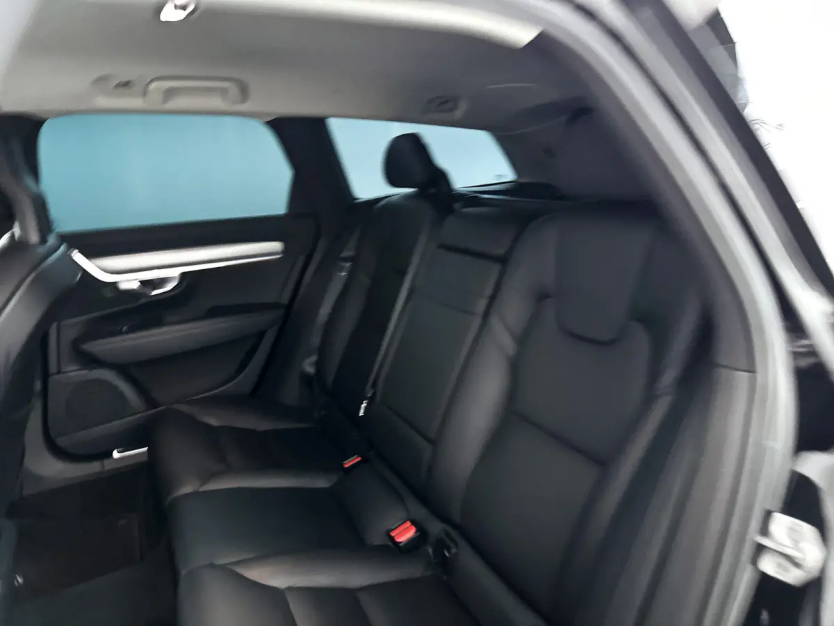 T5 Momentum | Park assist | Stoelverwarming | Cruise control | Navigatie