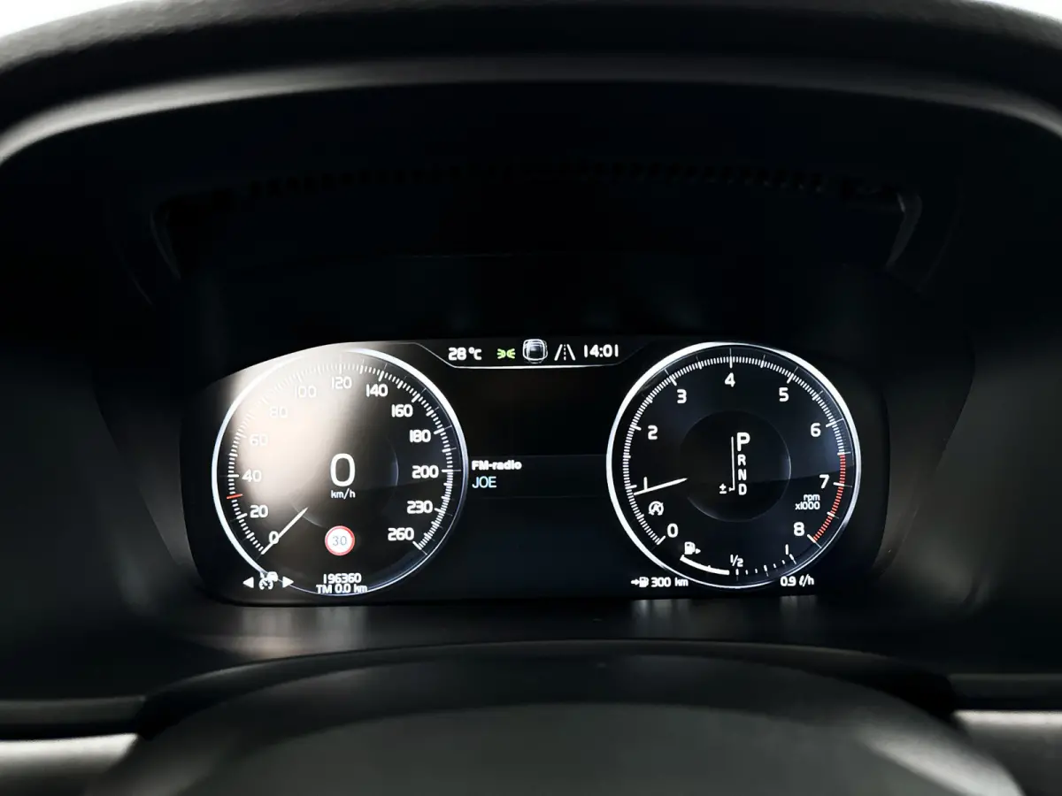 T5 Momentum | Park assist | Stoelverwarming | Cruise control | Navigatie