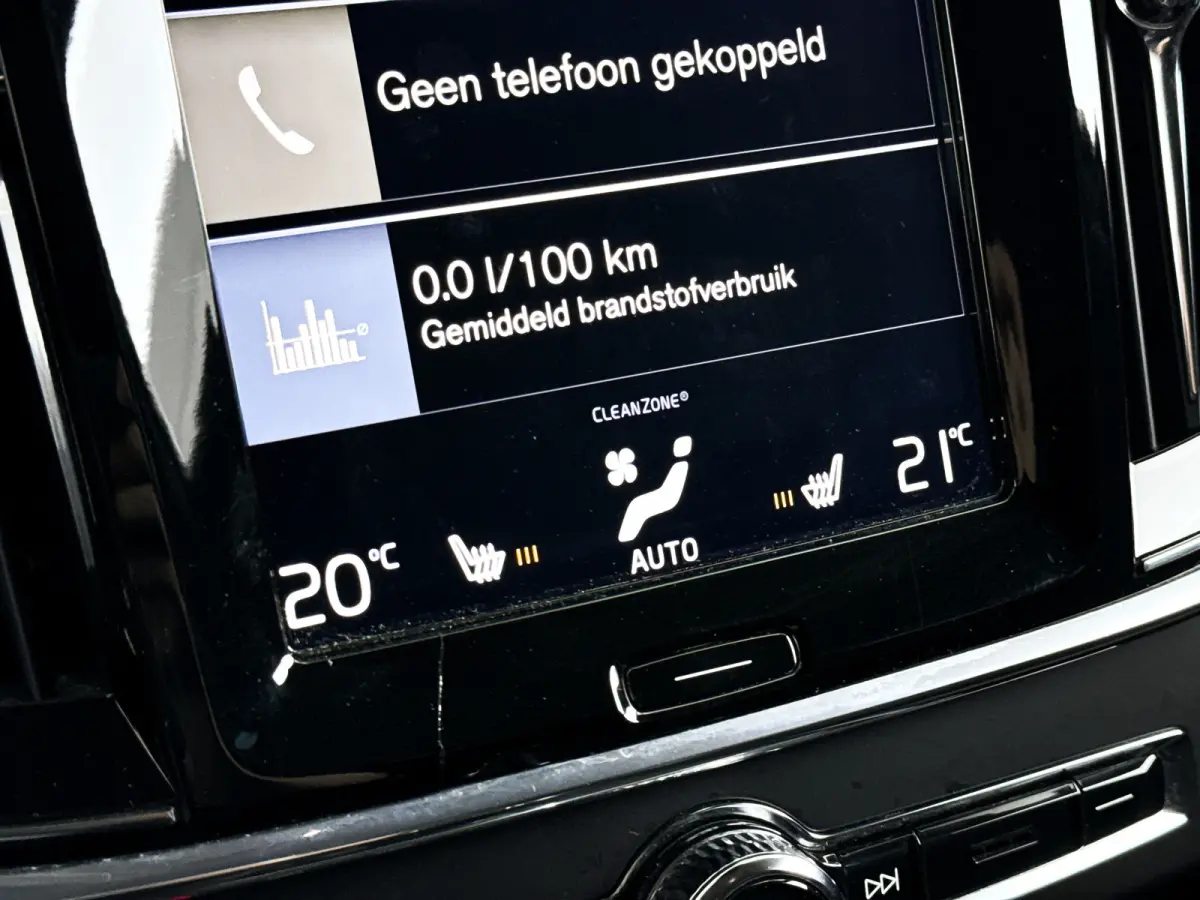 T5 Momentum | Park assist | Stoelverwarming | Cruise control | Navigatie