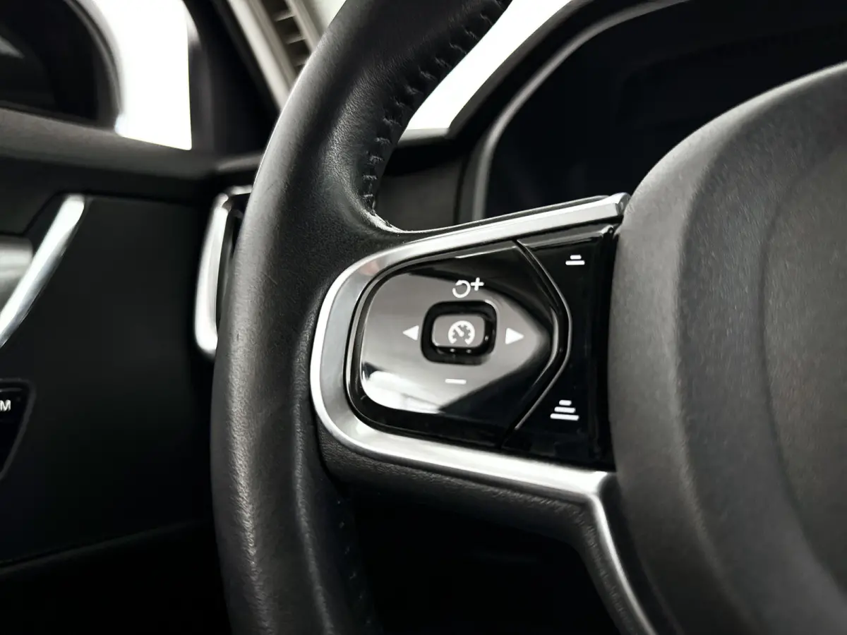 T5 Momentum | Park assist | Stoelverwarming | Cruise control | Navigatie
