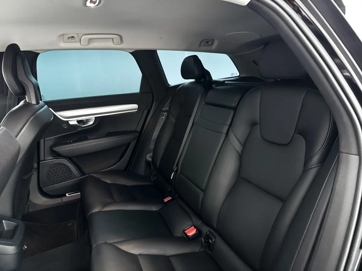 T5 Momentum | Park assist | Stoelverwarming | Cruise control | Navigatie